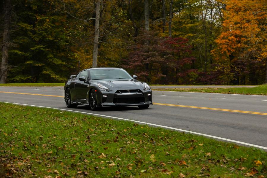  Nissan GT-R Pure (R35) 2017 года  (NA) (фото 4 из 21)